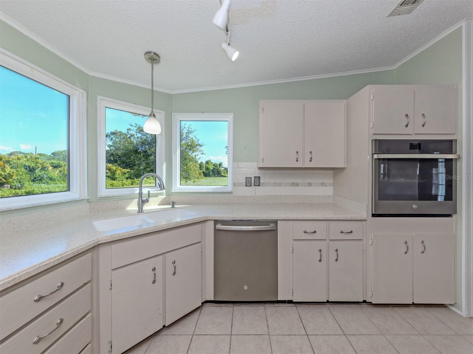 Kitchen - 592 PORTSIDE DR, NORTH PORT