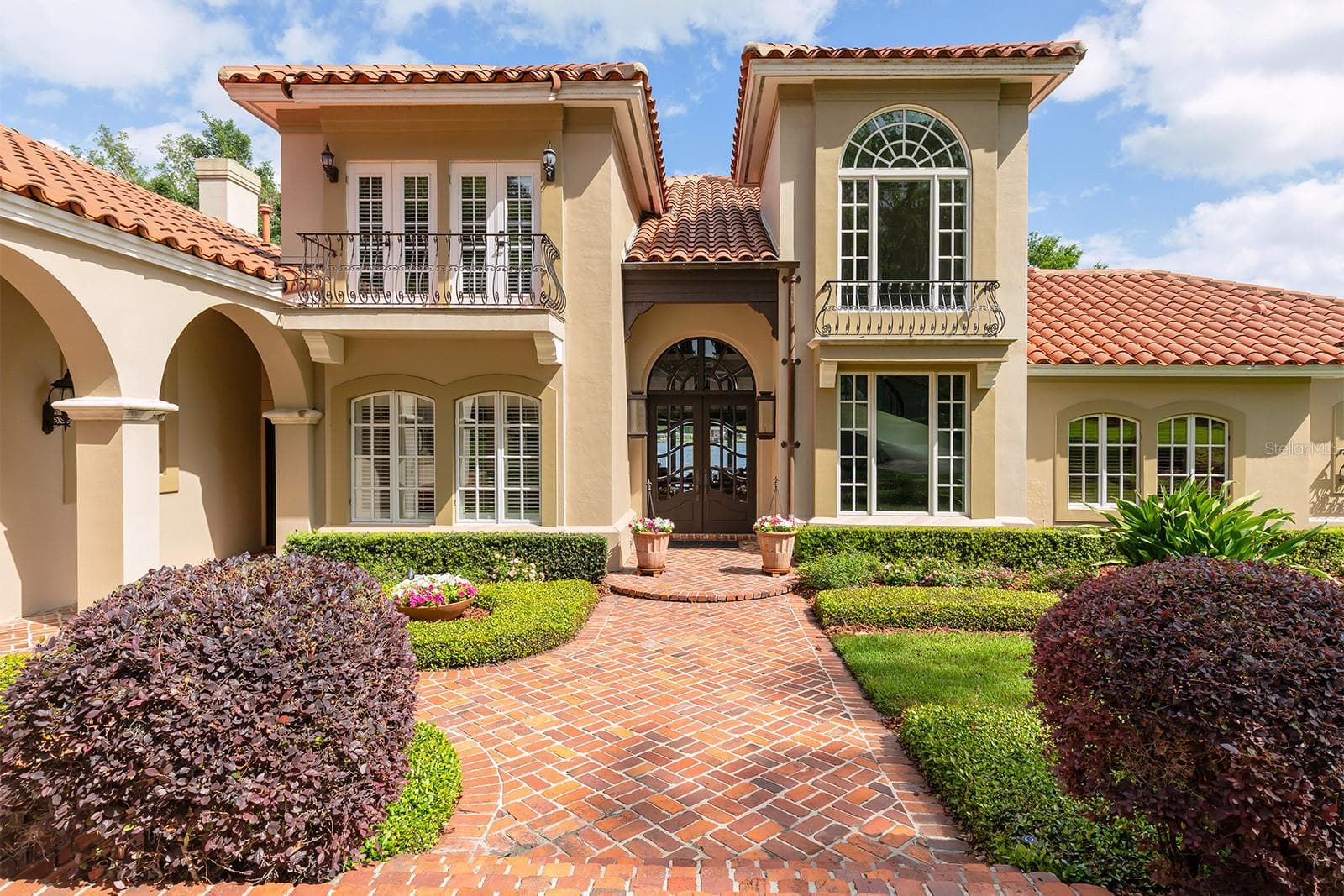Generous use of St. Louis Brick, and stately balconies make for a regal entry. - 1351 N CLASSIC CT, LONGWOOD