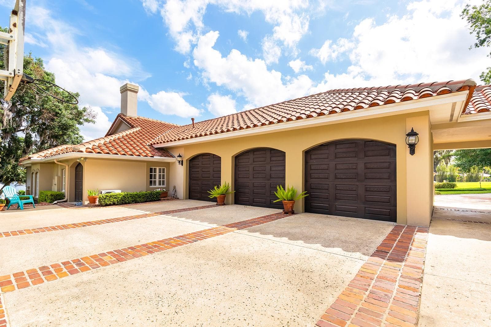 Side rear 3 car garage with plenty of storage space and parking. - 1351 N CLASSIC CT, LONGWOOD