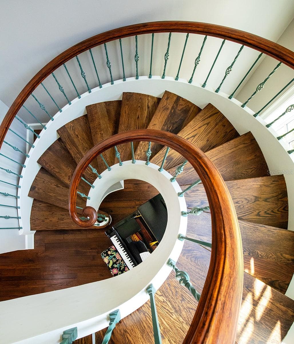 Every sense is tickled in this architectural wonder. Views of spiral woodworking or custom wrought iron, custom volume windows and ceiling, crown molding and elaborate firecplaces and mantels, add the designer touch at every angle. - 1351 N CLASSIC CT, LONGWOOD