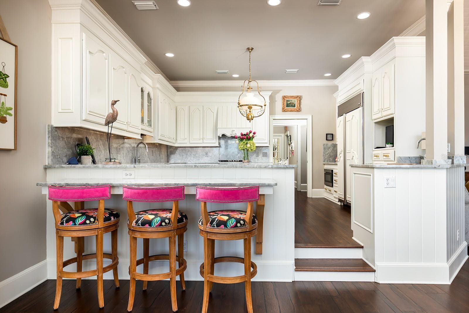 Snack bar and wet bar area right under the loft area. Perfect for quick meals on the run. - 1351 N CLASSIC CT, LONGWOOD