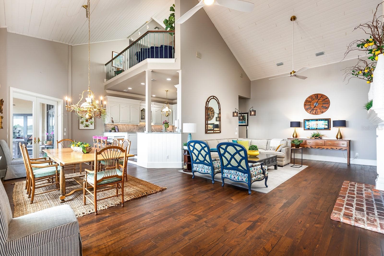 Plenty of space for entertaining whether your guests relax at the dinette area, family room , or head out to your outdoor living area. - 1351 N CLASSIC CT, LONGWOOD