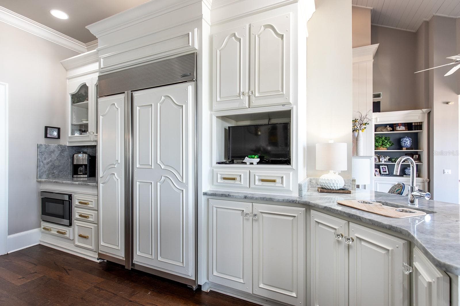 Tons of storage and versatile open plan that makes hosting events and dining a breeze. - 1351 N CLASSIC CT, LONGWOOD
