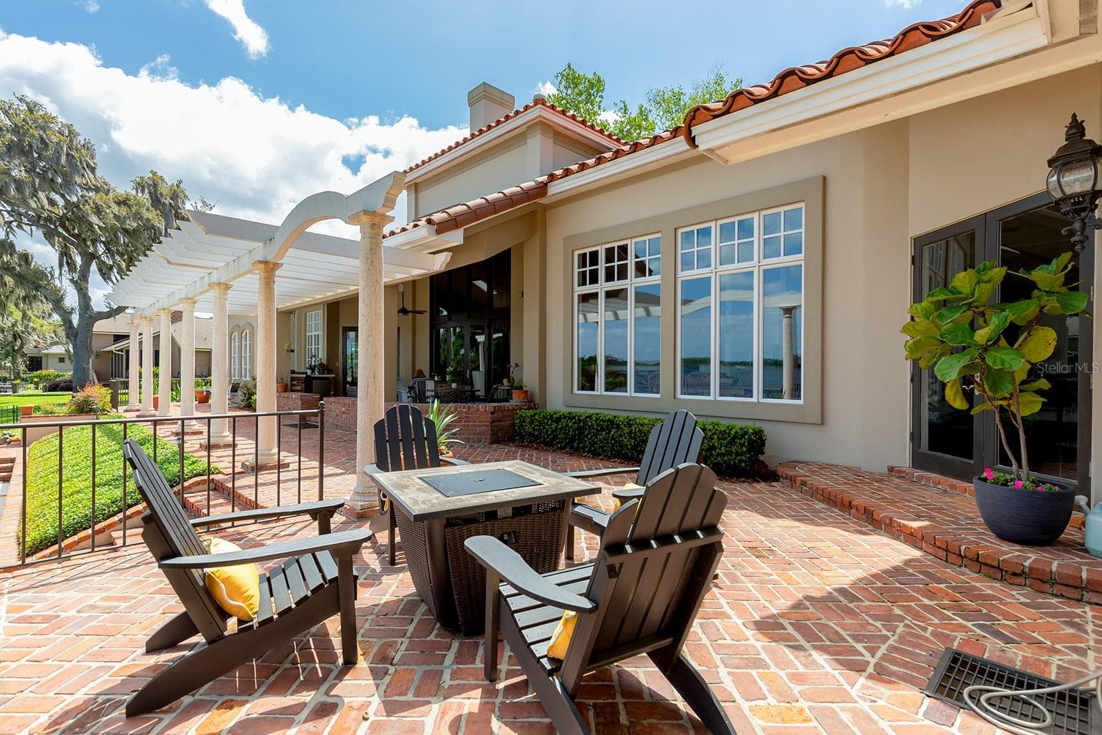 Space for smaller gatherings and intimate conversations. - 1351 N CLASSIC CT, LONGWOOD