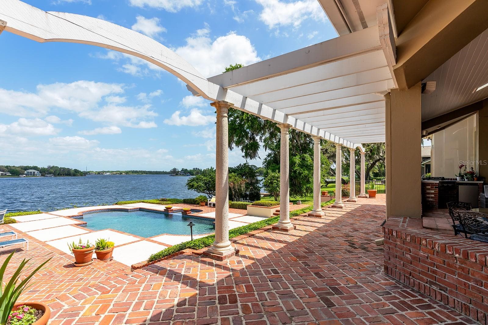 Oversized lanai and pool deck area perfect for entertaining. - 1351 N CLASSIC CT, LONGWOOD