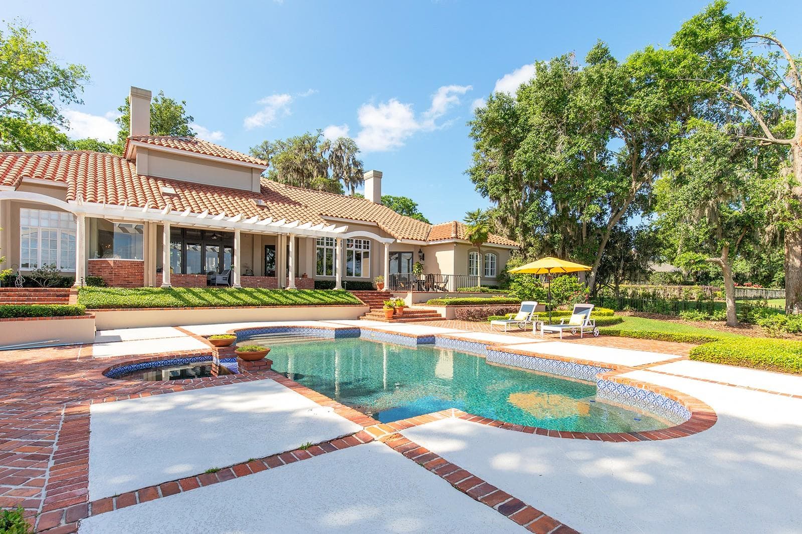 Your very own retreat centrally located and top schools. - 1351 N CLASSIC CT, LONGWOOD