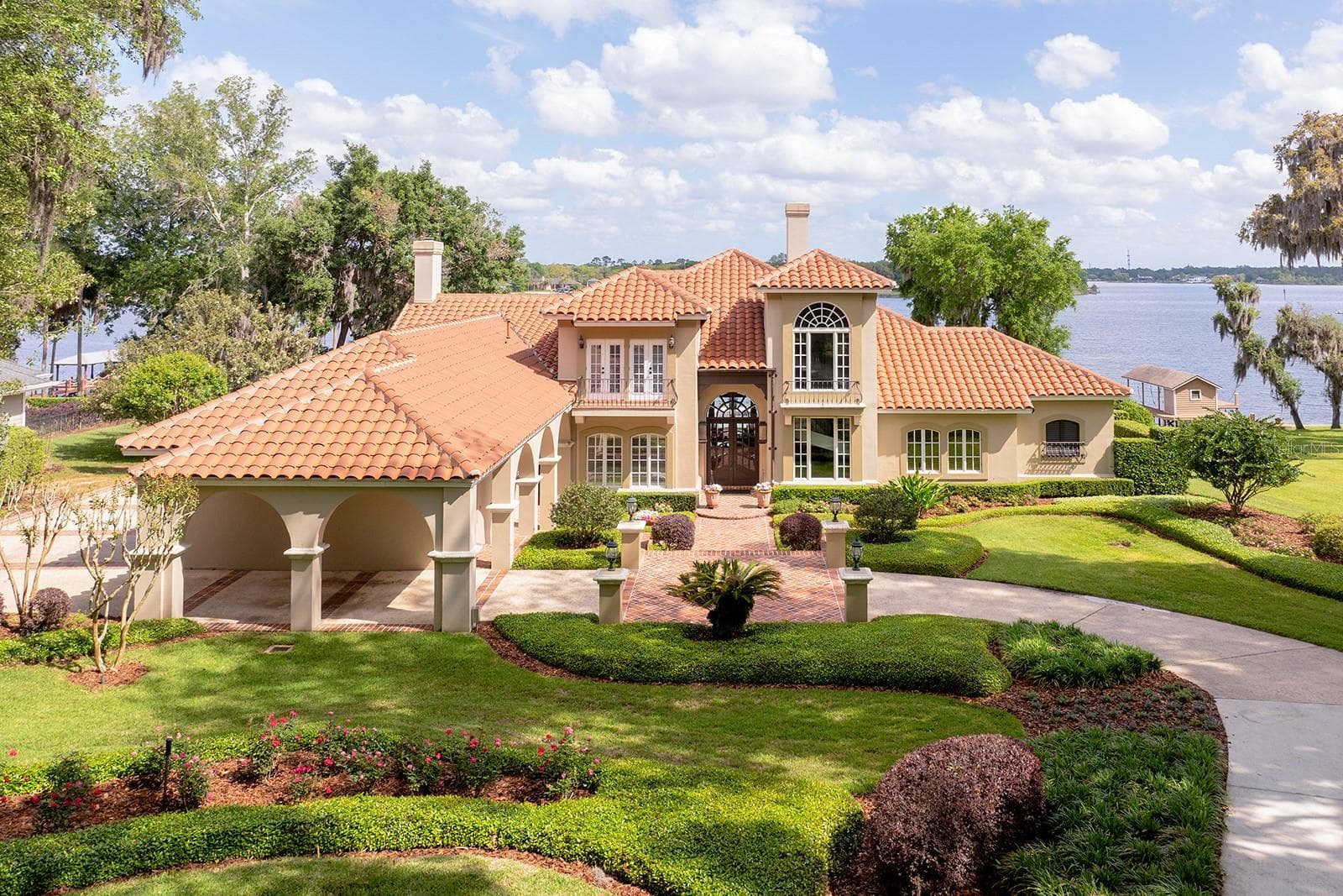 LUSH LANDSCAPING, sculptured flower beds, impressive PORTE-COCHERE. GAS LANTERNS, SHUTTERS, BALCONIES & TOWERING tree canopies as you approach this MEDITERRANEAN estate. - 1351 N CLASSIC CT, LONGWOOD