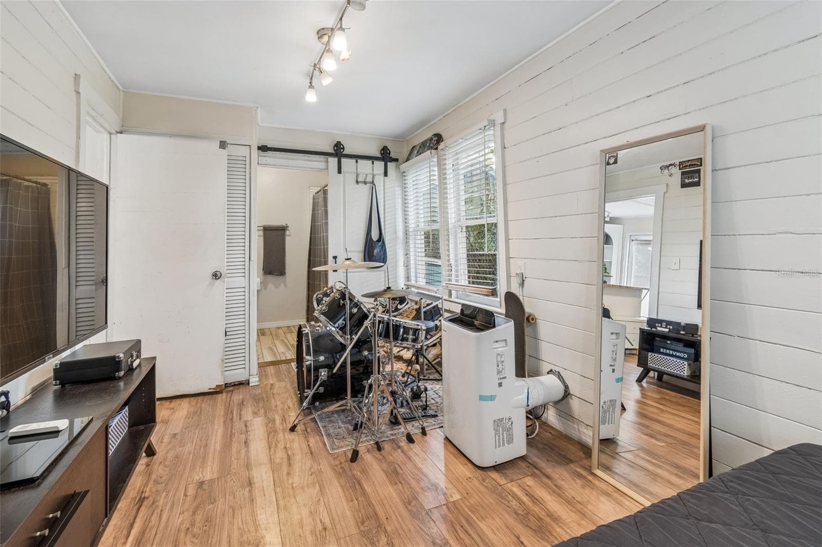 Guest House - 1220 E EMMA ST, TAMPA