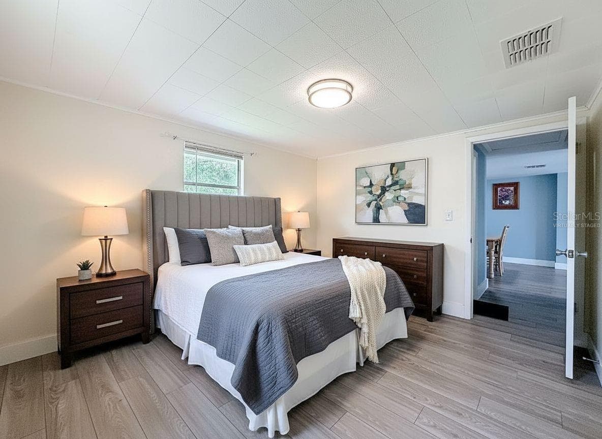 Virtually Staged master bedroom - 544 MERCURY AVE, ORLANDO