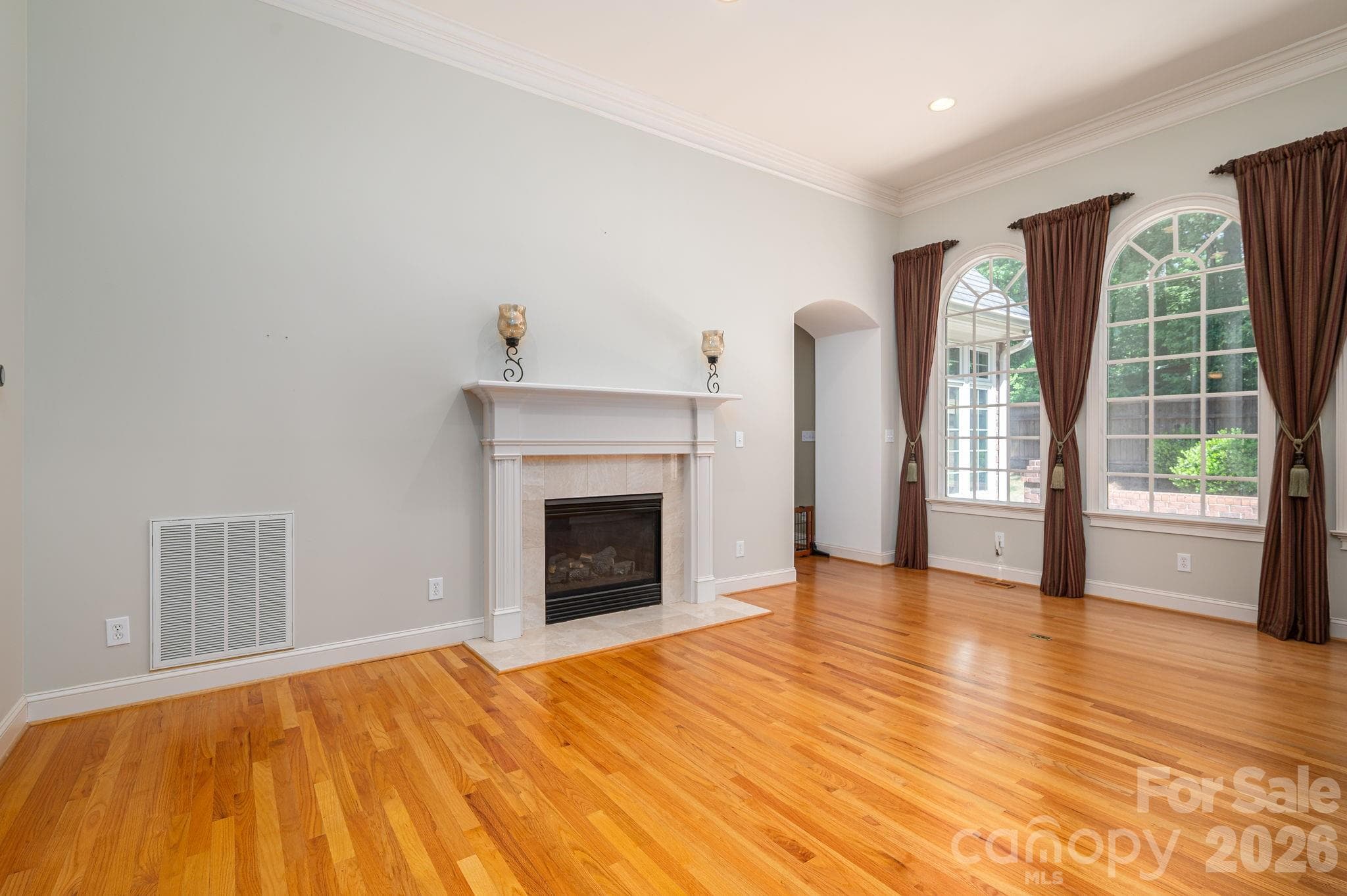 Living Room - 110 Elizabeth Court, Mount Holly