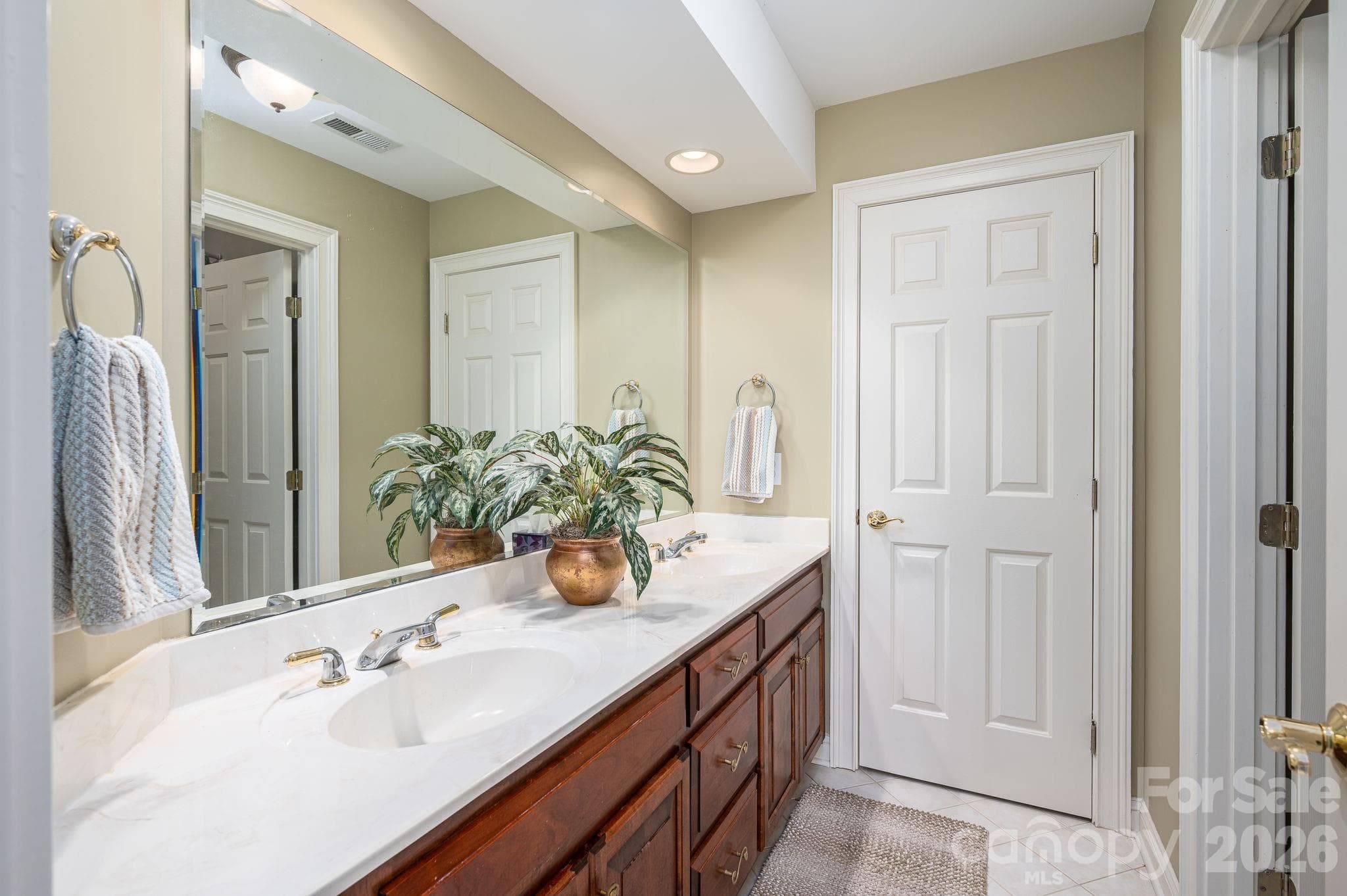 Upstairs Bath - 110 Elizabeth Court, Mount Holly