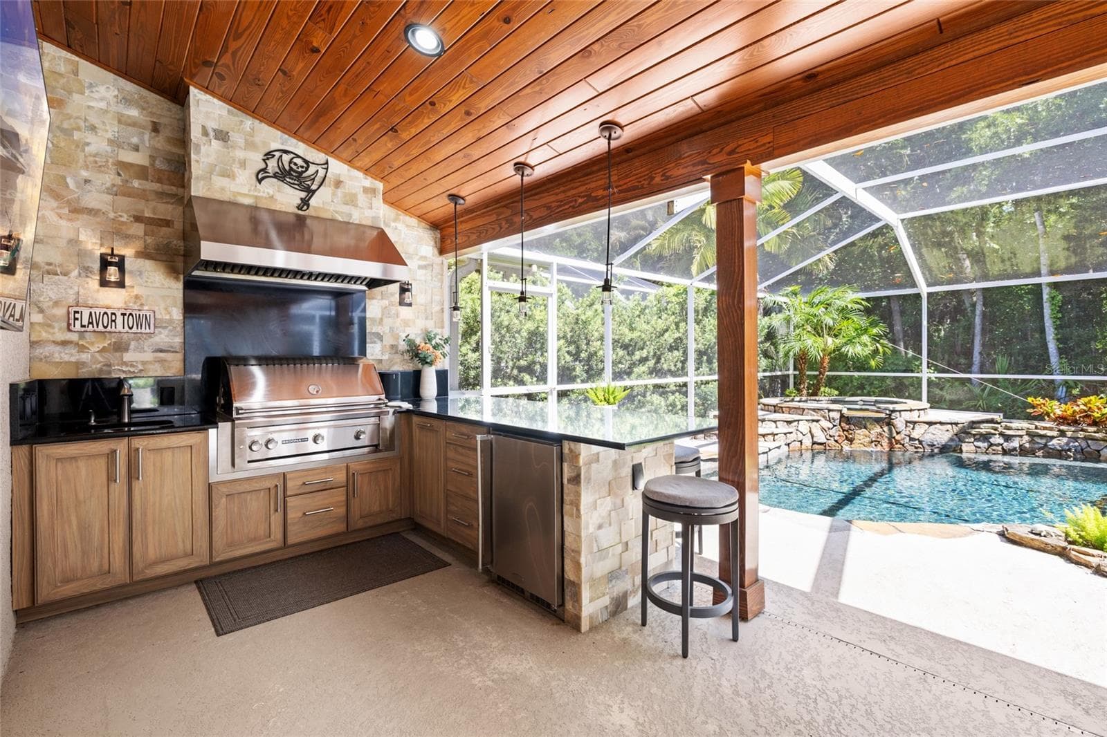 Summer Kitchen - 9642 GRETNA GREEN DR, TAMPA