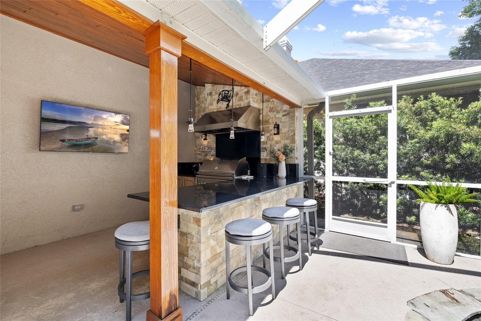 Summer Kitchen & Bar - 9642 GRETNA GREEN DR, TAMPA