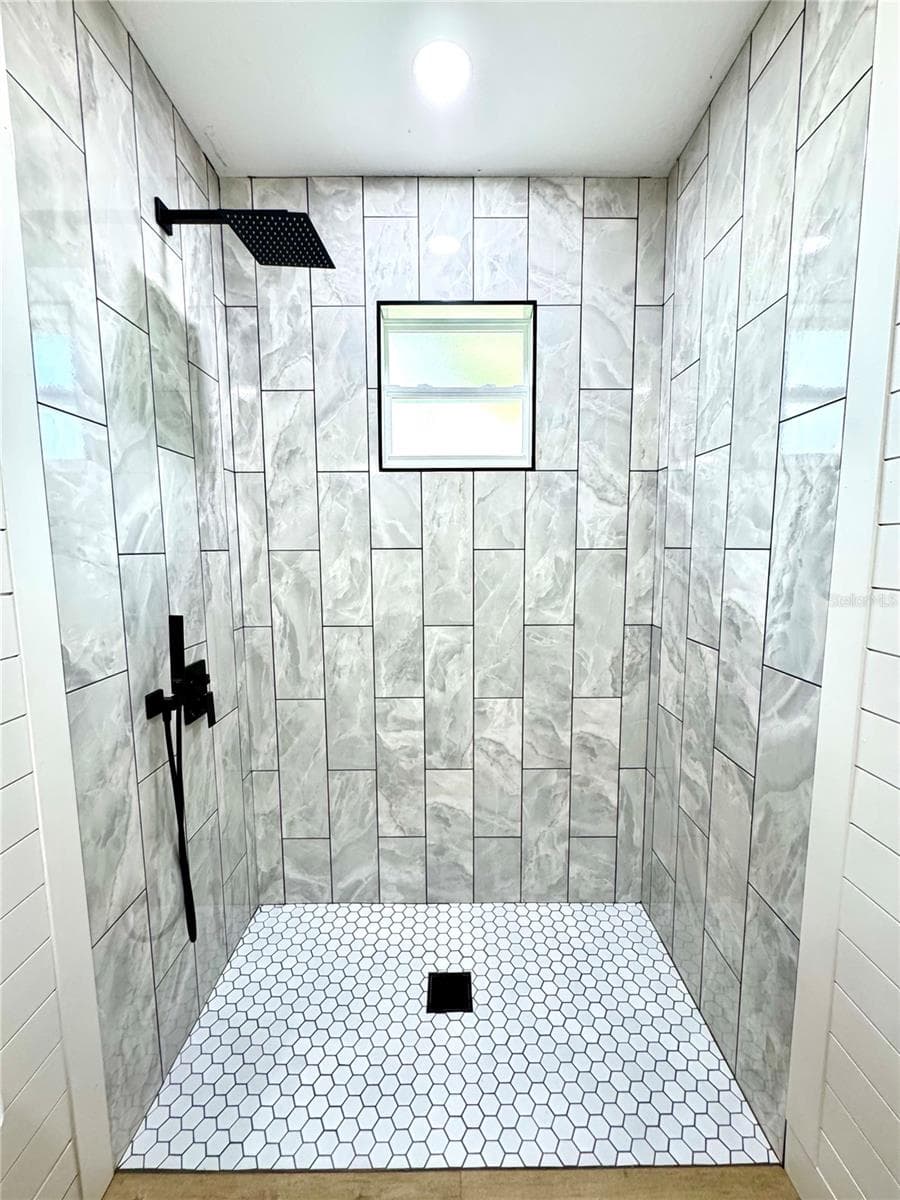 Unit 1 Primary bathroom - 1306 NW 8TH ST #1 & 2, OCALA
