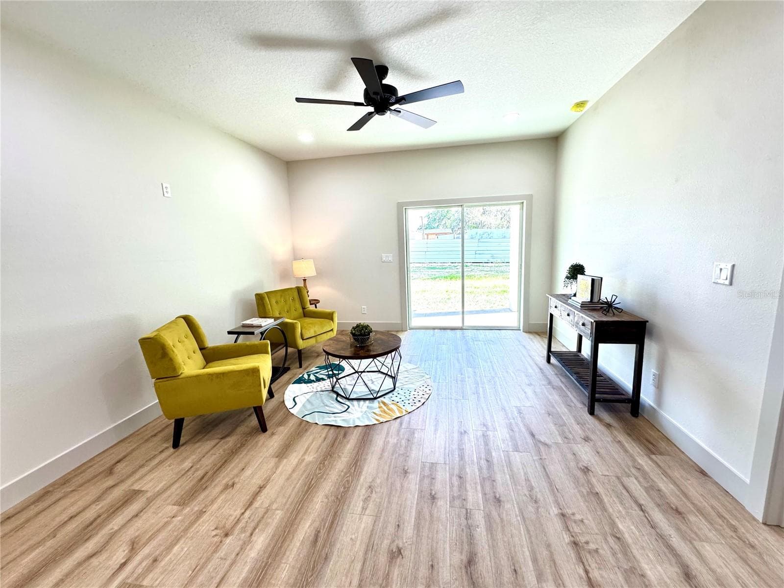 Unit 2 living room - 1306 NW 8TH ST #1 & 2, OCALA