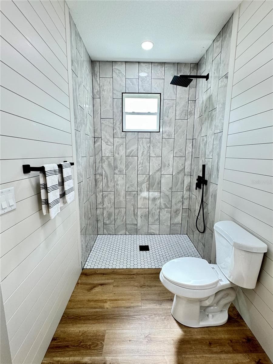Unit 1 Primary bathroom - 1306 NW 8TH ST #1 & 2, OCALA