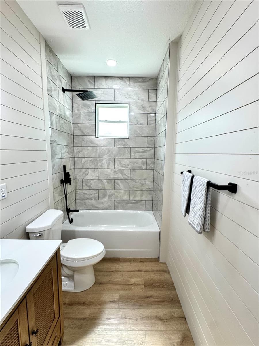 Unit 2 bathroom 2 - 1306 NW 8TH ST #1 & 2, OCALA