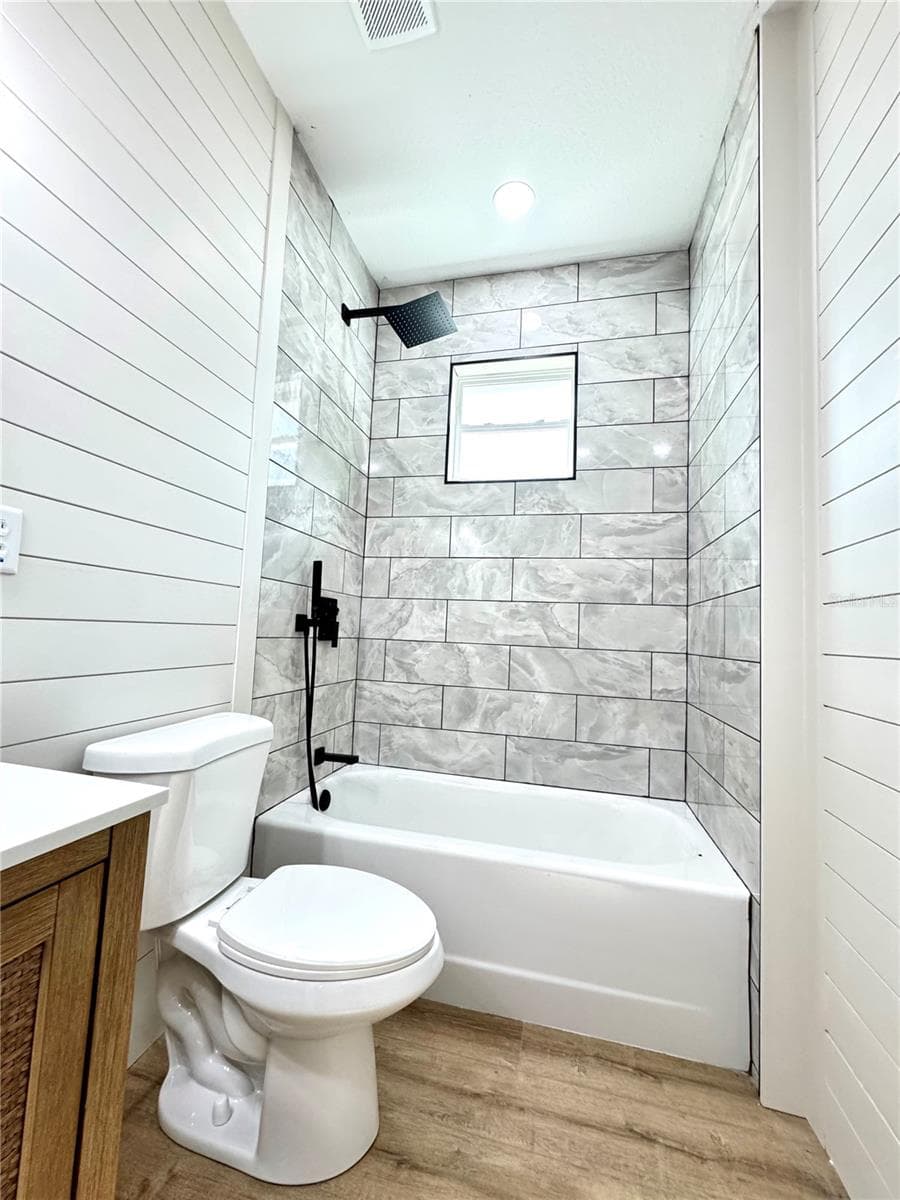 Unit 2 bathroom 2 - 1306 NW 8TH ST #1 & 2, OCALA
