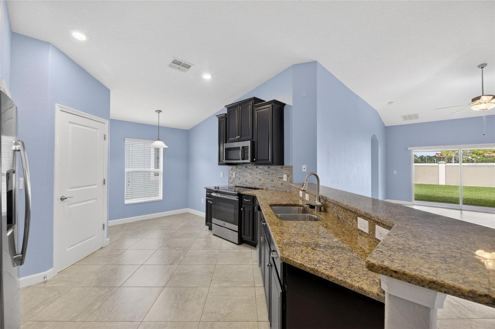 Single Family Residence at 13168 GREEN VIOLET DR, RIVERVIEW, photo 10 of 74