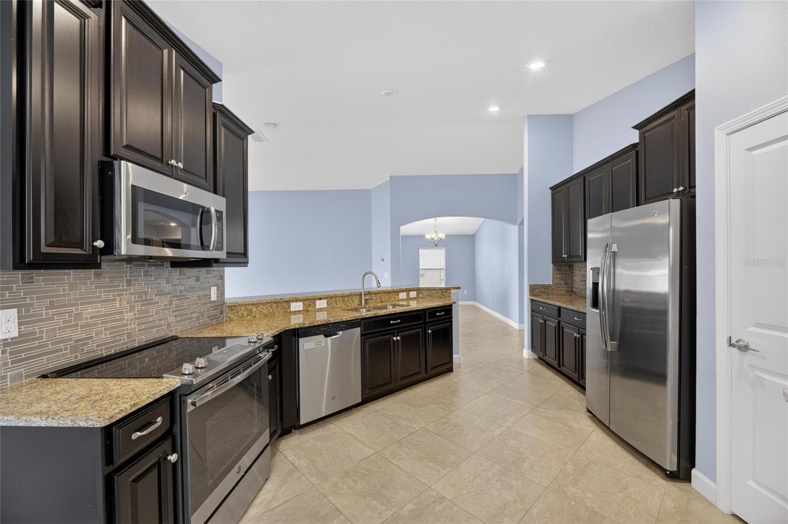 Single Family Residence at 13168 GREEN VIOLET DR, RIVERVIEW, photo 9 of 74