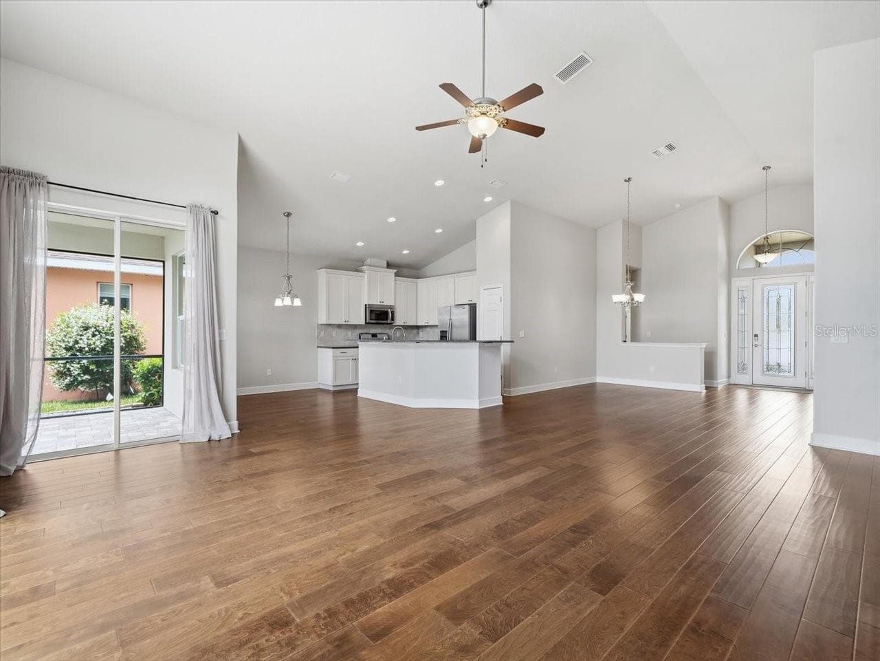 Single Family Residence at 2514 SUMMERDALE CT, CLEARWATER, photo 11 of 65