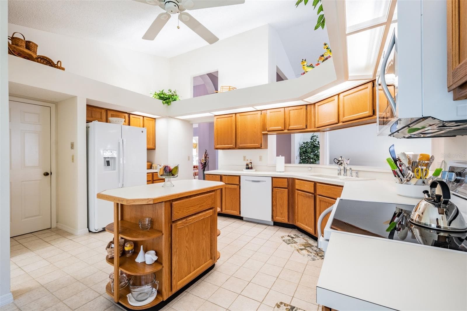 Spacious and Open Kitchen, Ceiling Fan - 9008 QUAIL CREEK DR, TAMPA