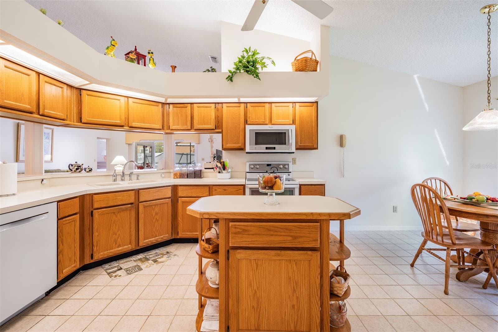 Spacious and Open Kitchen, Ceiling Fan - 9008 QUAIL CREEK DR, TAMPA