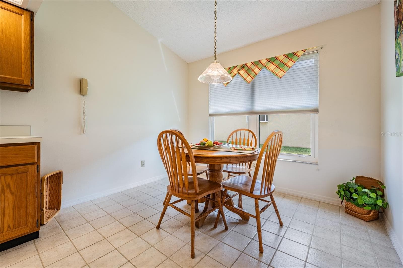 Dinette area in the Kitchen - 9008 QUAIL CREEK DR, TAMPA