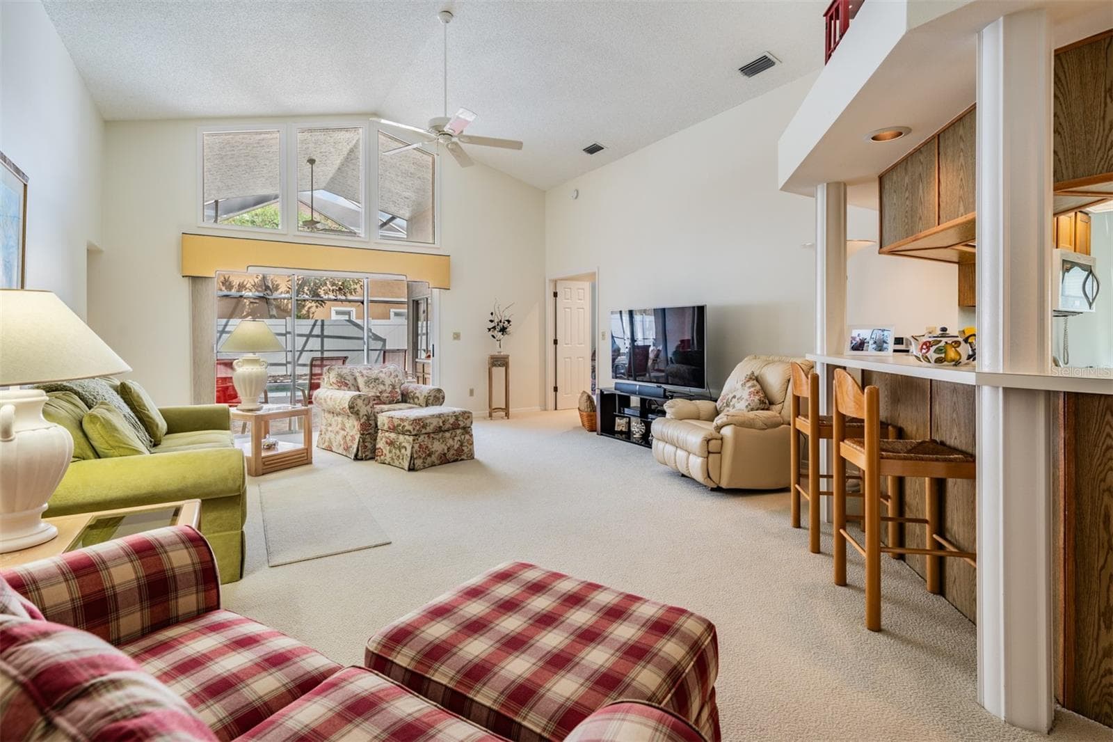 Spacious Family Room with Vaulted Ceilings, lots of sunlight and a ceiling fan. - 9008 QUAIL CREEK DR, TAMPA