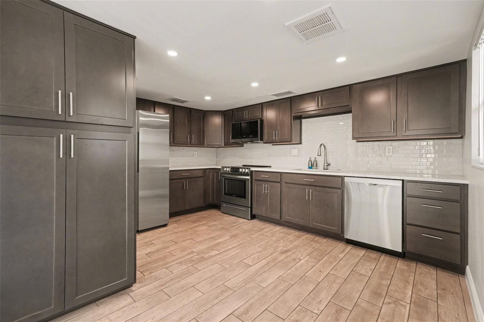 Villa at 10 LESLEY LN, OLDSMAR, photo 5 of 45