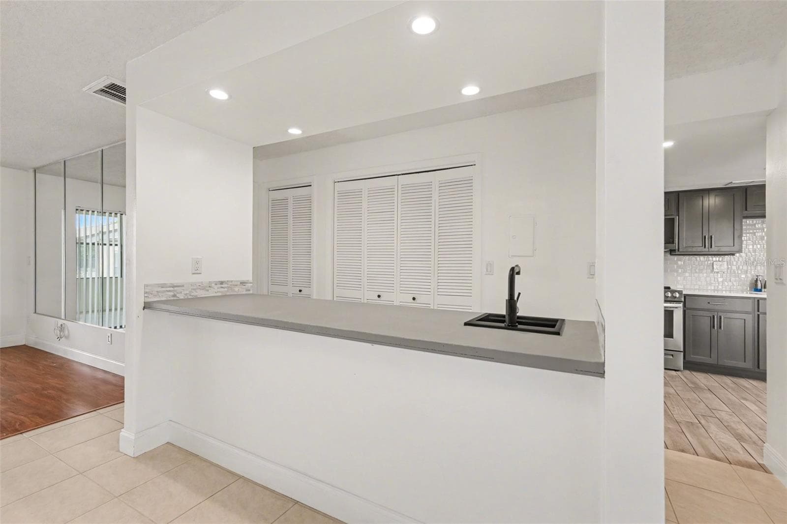 Villa at 10 LESLEY LN, OLDSMAR, photo 23 of 45