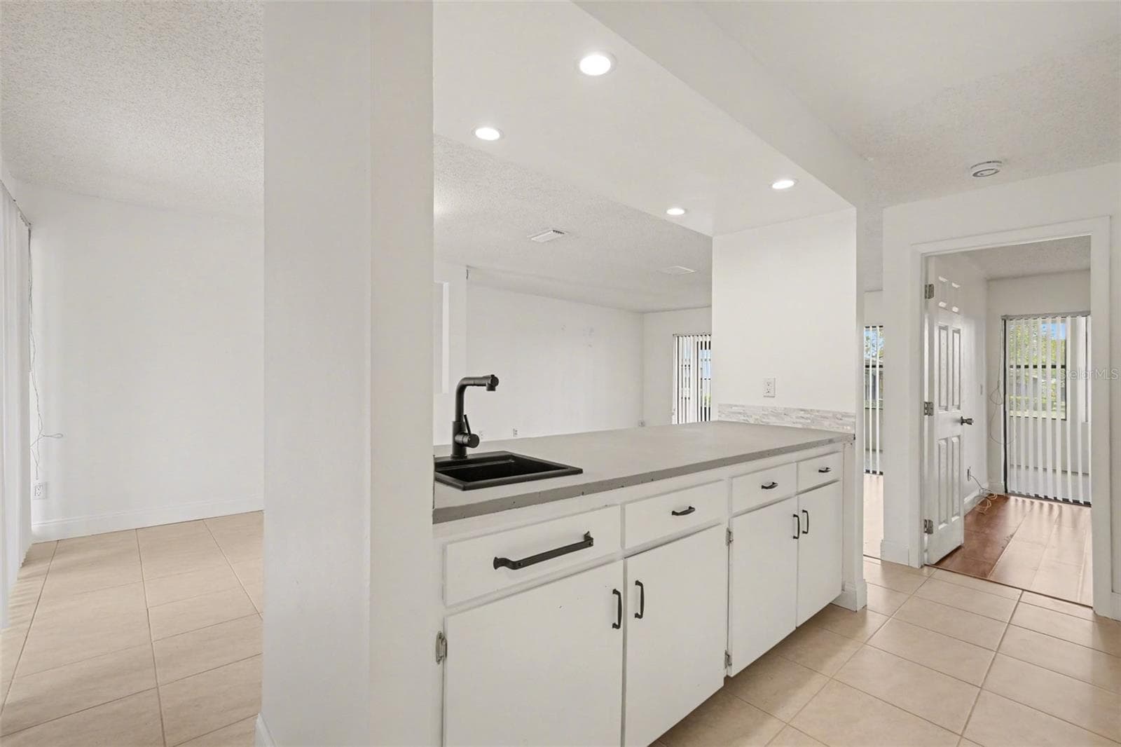 Villa at 10 LESLEY LN, OLDSMAR, photo 26 of 45
