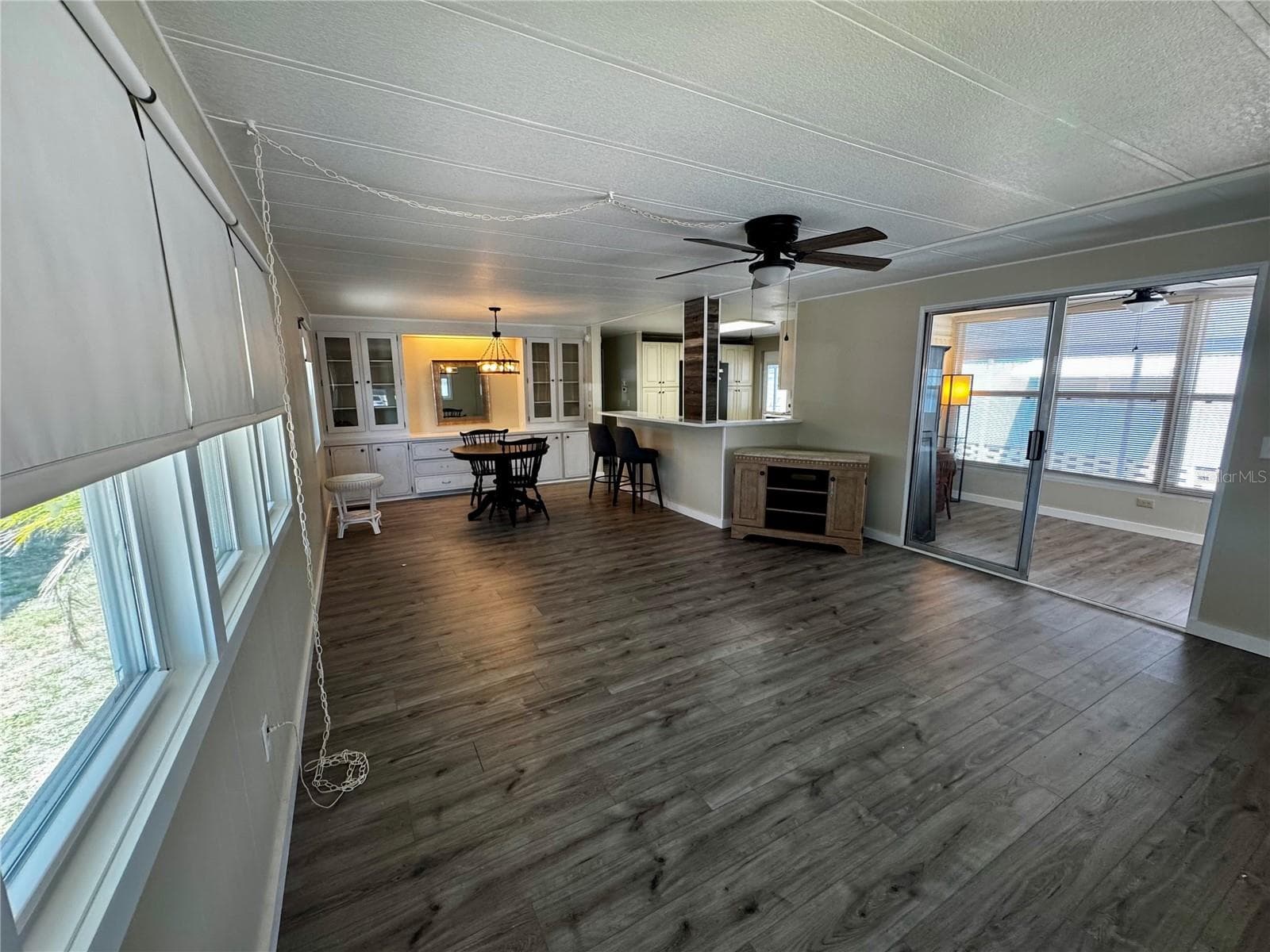 Family room - 5619 BAYSHORE RD #120, PALMETTO