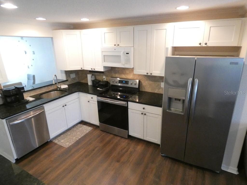 Townhouse at 2554 SEA WIND WAY, CLEARWATER, photo 8 of 23