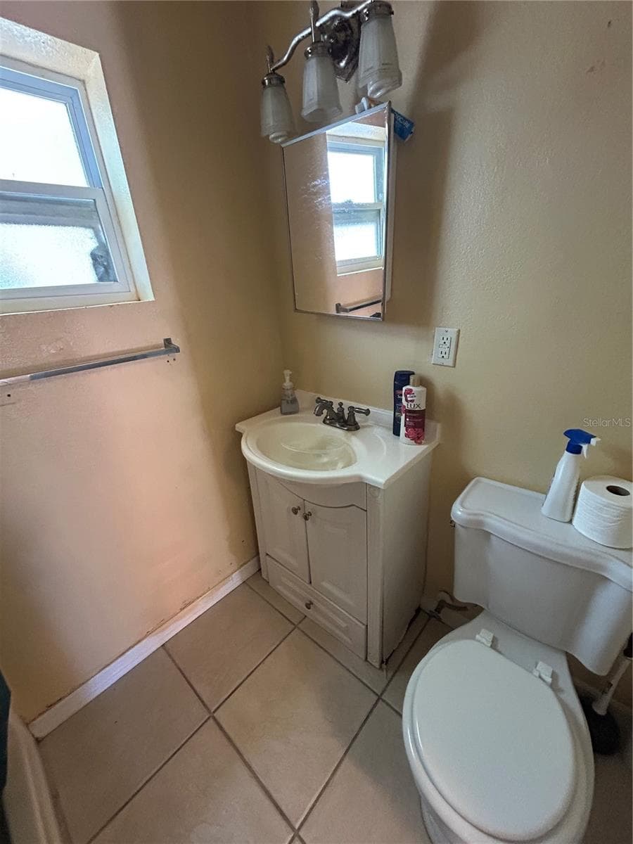 bath with shower - 629 HOLMES AVE, DAYTONA BEACH