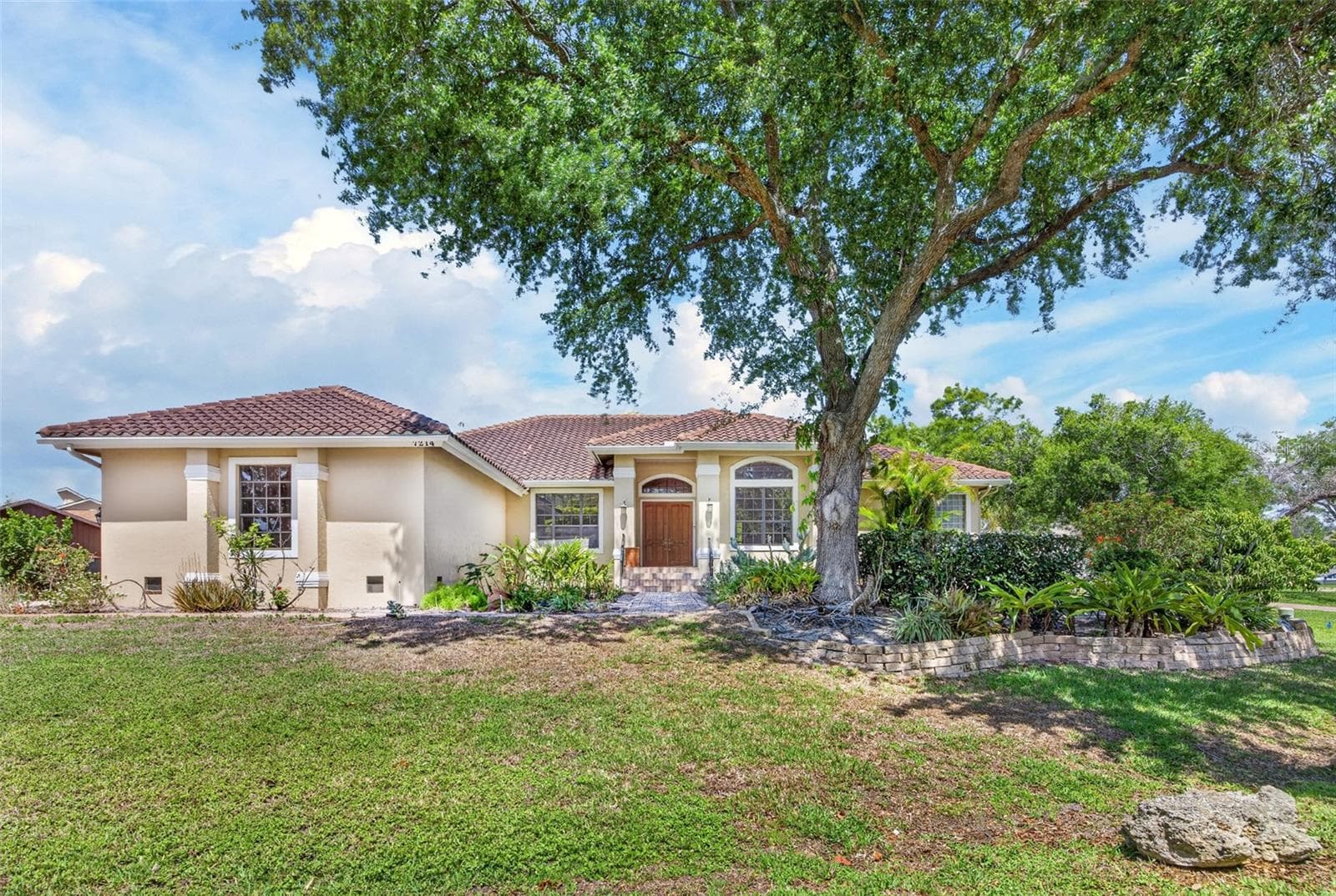 7214 HENDRY CREEK DR