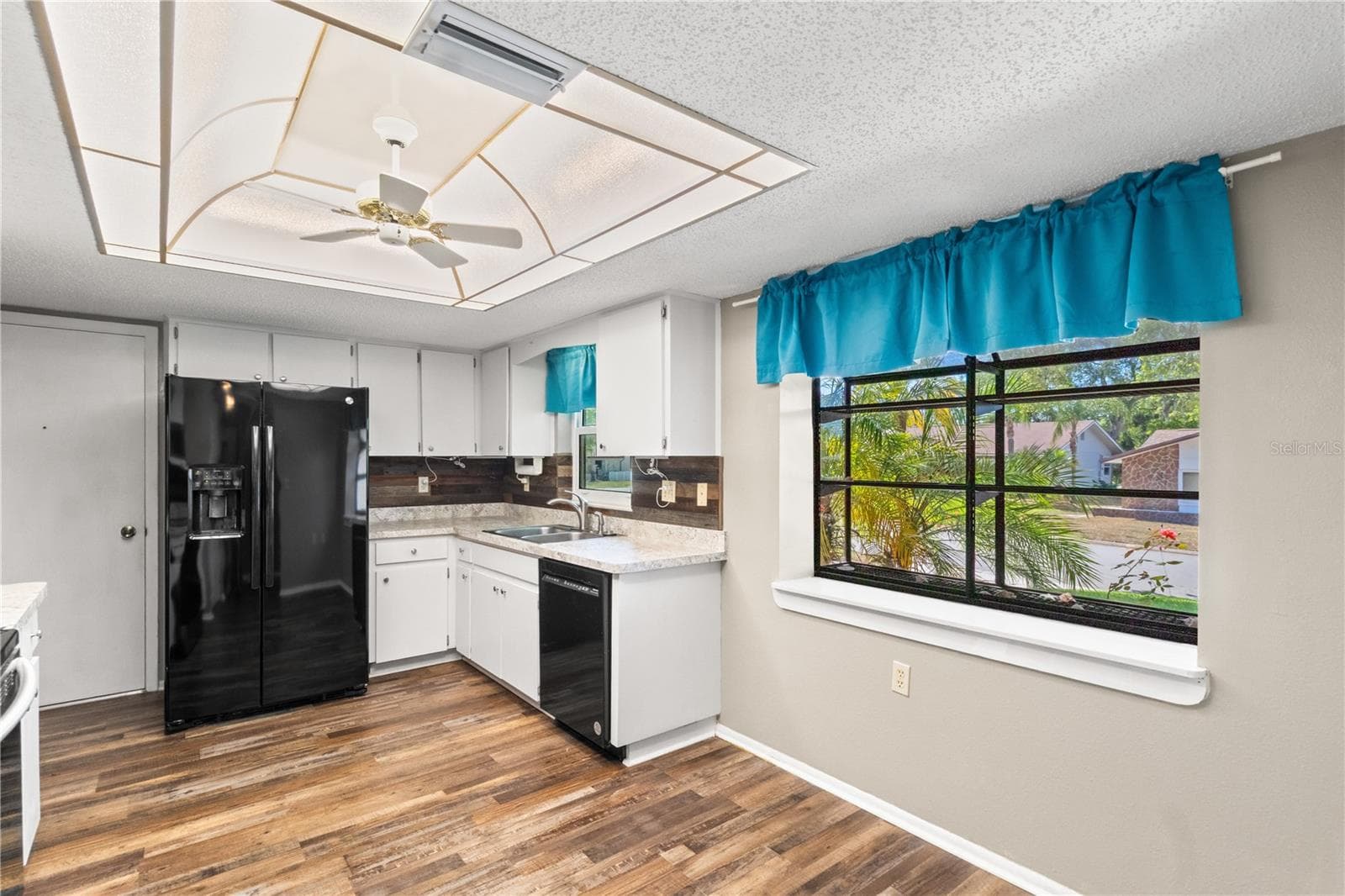 Single Family Residence at 10616 SPRINGWOOD DR, PORT RICHEY, photo 6 of 43