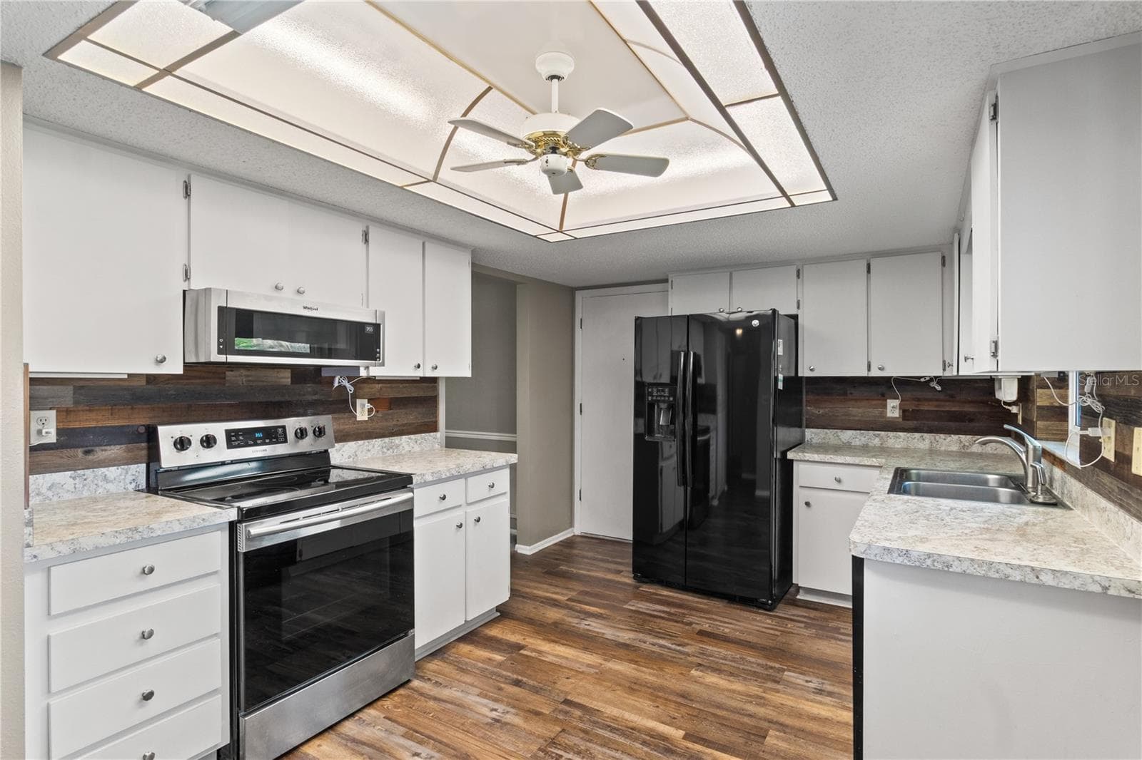 Single Family Residence at 10616 SPRINGWOOD DR, PORT RICHEY, photo 8 of 43