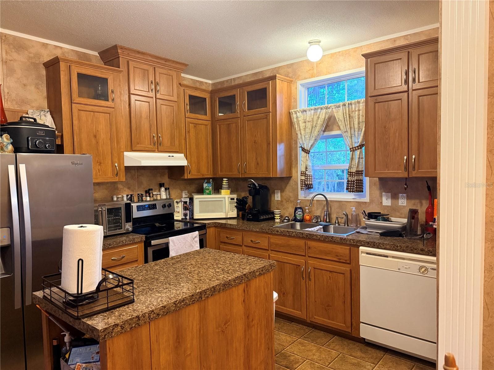 Manufactured Home at 21809 SUNSET DR, ASTOR, photo 6 of 12