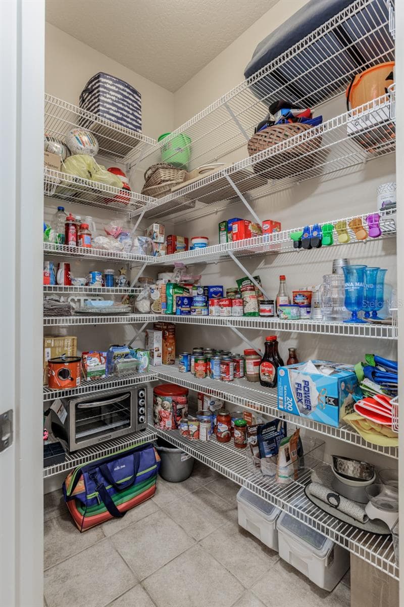 walk-in kitchen pantry - 3099 N BARTON CREEK CIR, LECANTO