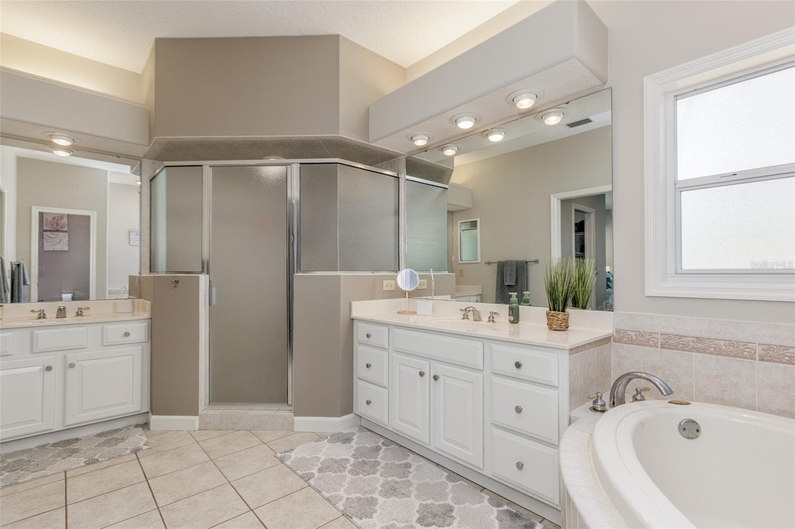 Dual Vanities - 3099 N BARTON CREEK CIR, LECANTO