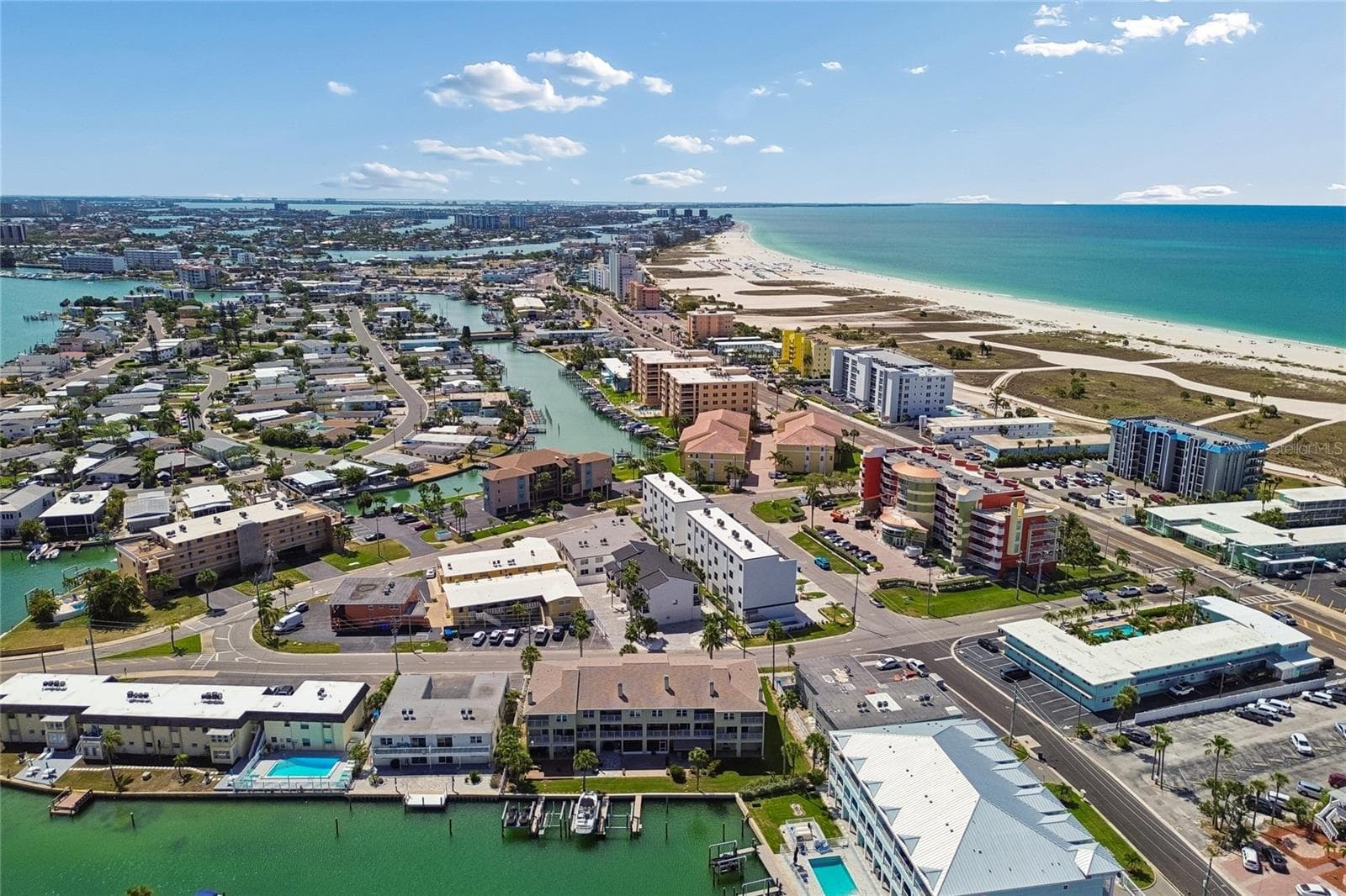 One block to the beach, close to restaurants and shops. - 152 117TH AVE, TREASURE ISLAND