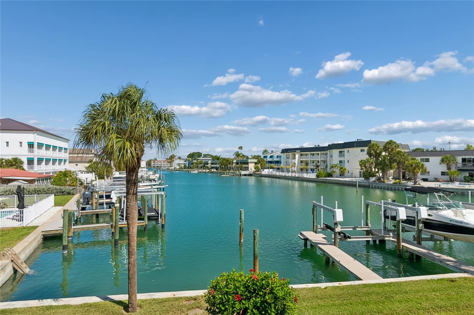 Treasure Island Waterfront, full of nature great fishing great sightseeing. - 152 117TH AVE, TREASURE ISLAND