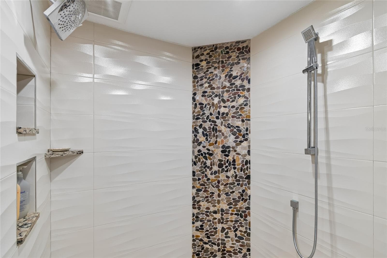 Convenient bathroom, details and features - 152 117TH AVE, TREASURE ISLAND