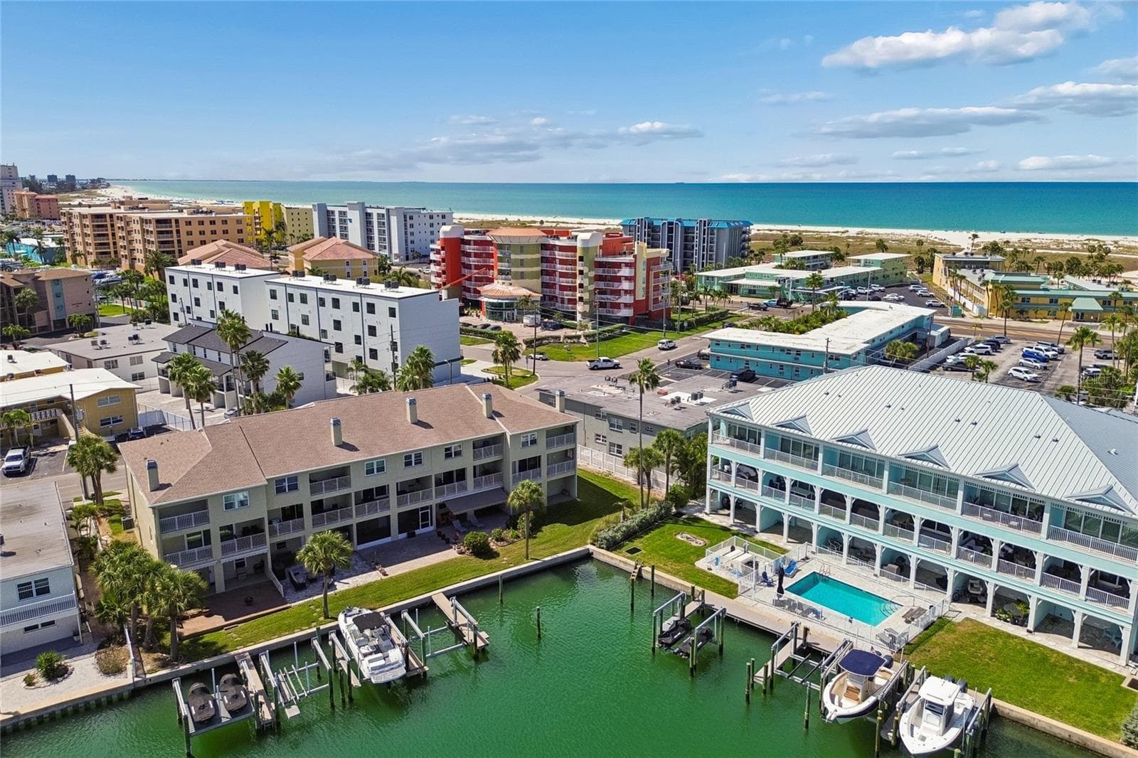 One block to the beach, near restaurants and shops. - 152 117TH AVE, TREASURE ISLAND