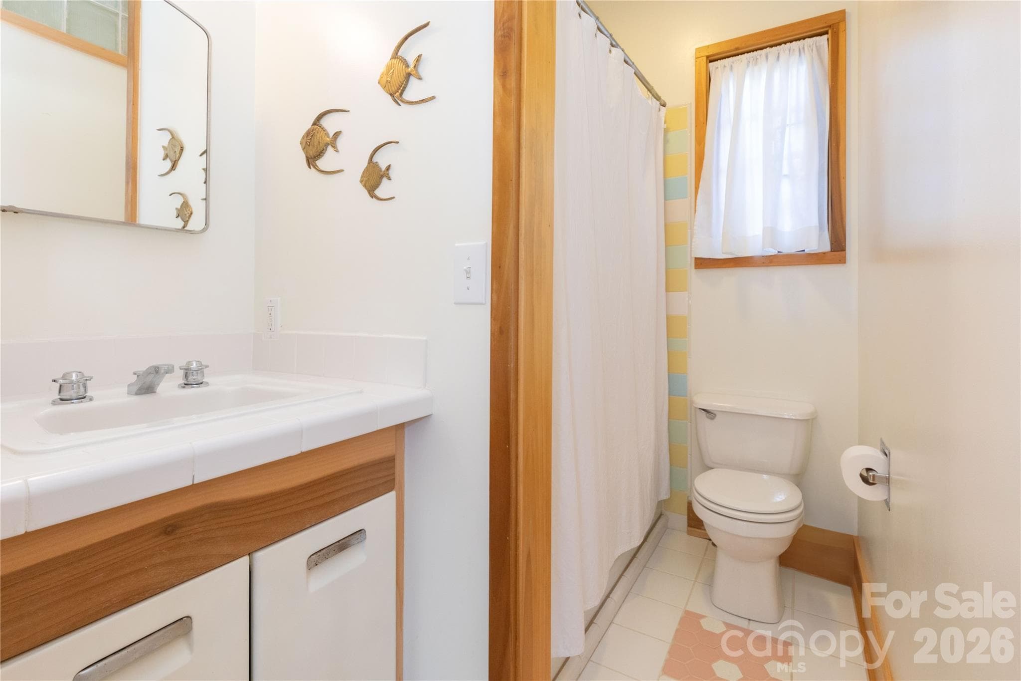 2nd floor studio apt - 297 Hillside Street, Asheville