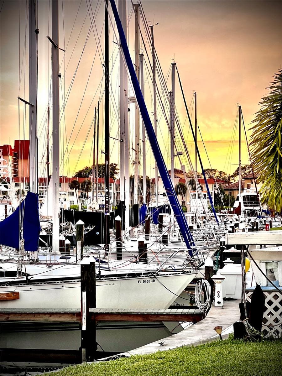 HL Marina - 102 2ND AVE, VENICE