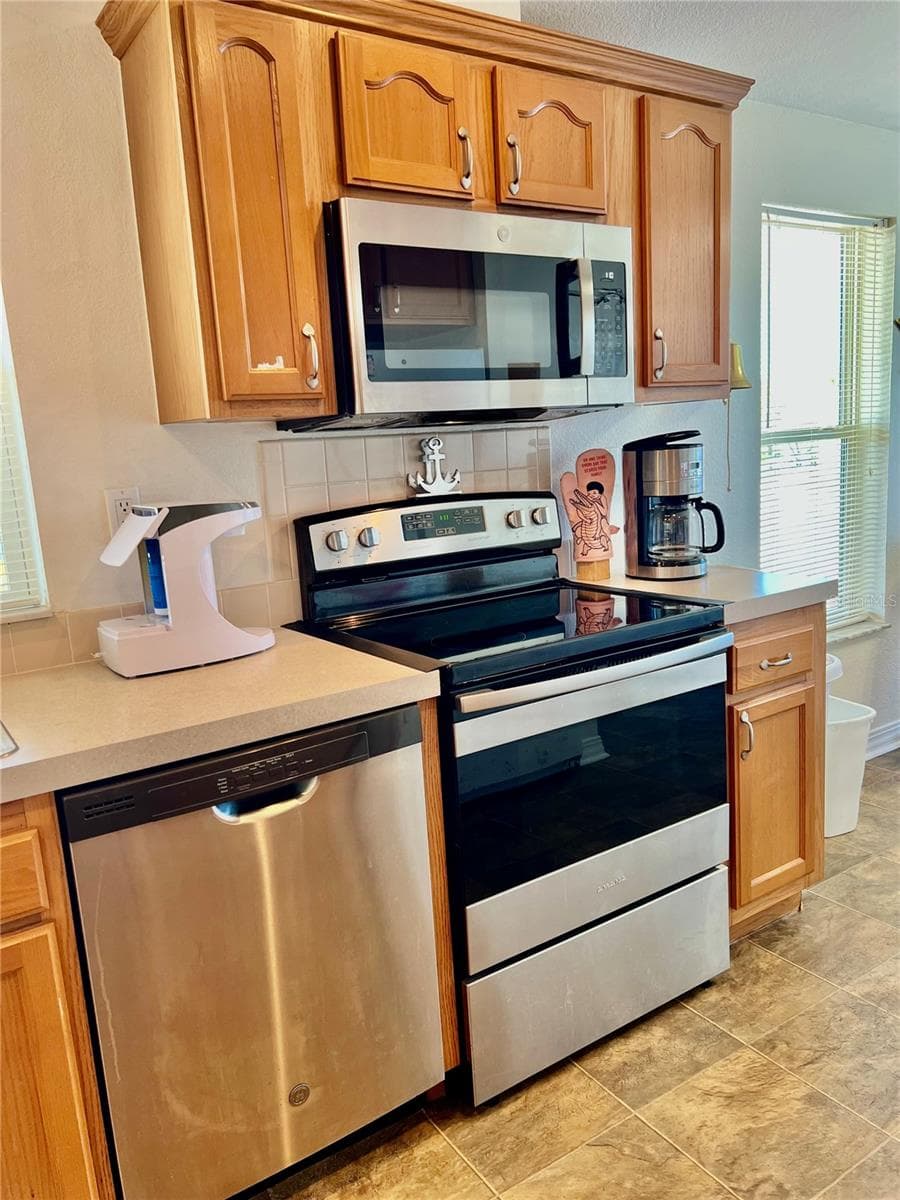 Manufactured Home at 102 2ND AVE, VENICE, photo 8 of 31