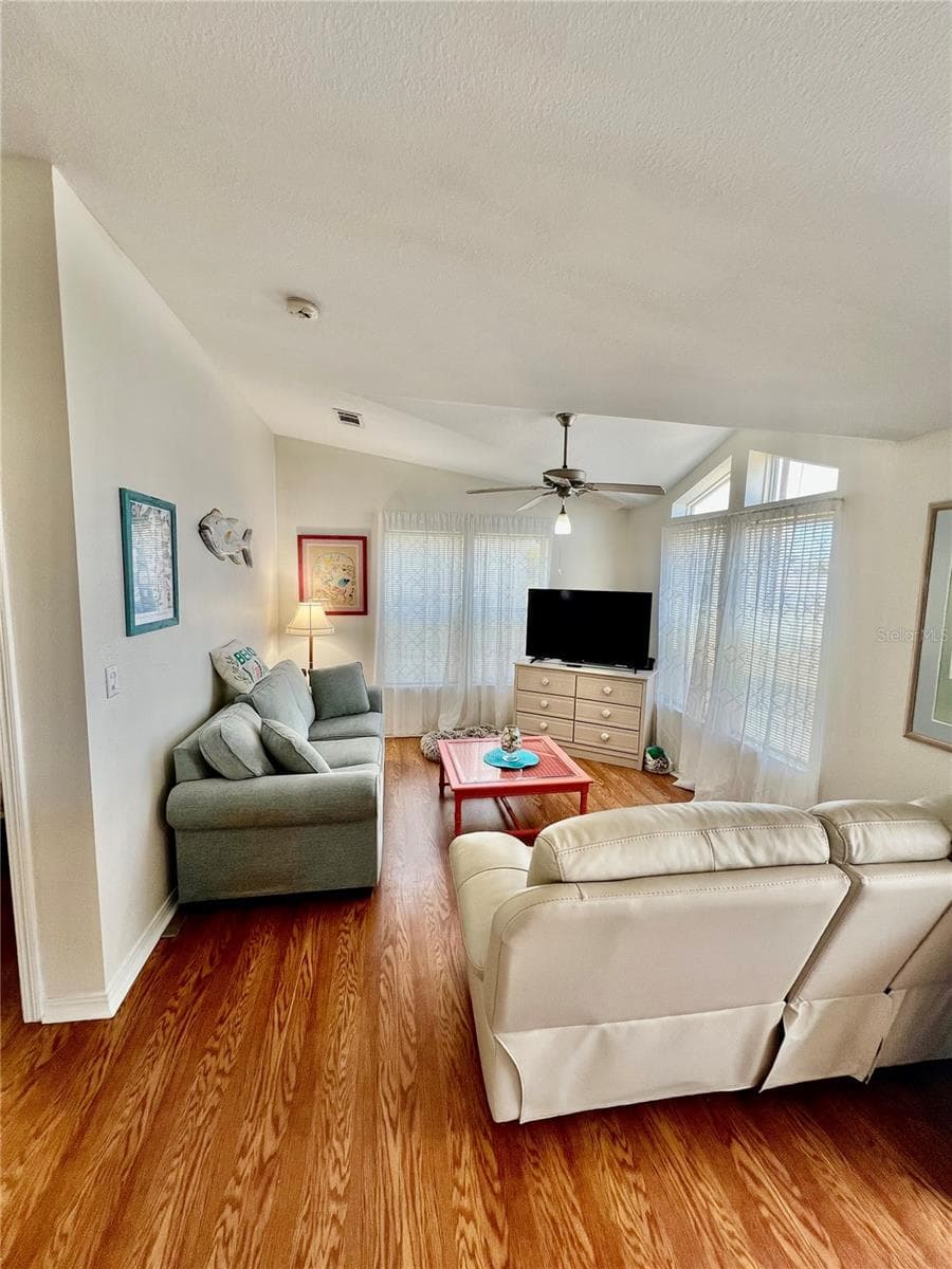 Open space kitchen living room - 102 2ND AVE, VENICE