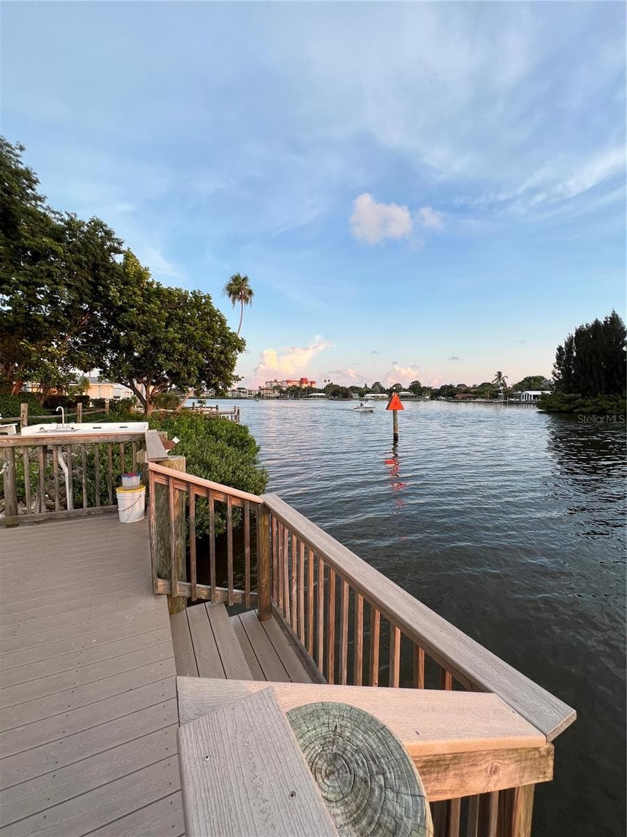 Fishing dock - 102 2ND AVE, VENICE